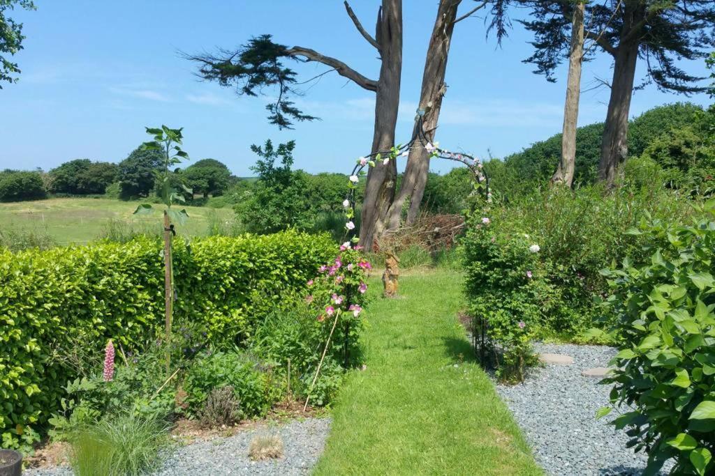 Horsna Parc Retreat Bed and Breakfast Saint Tudy Exteriör bild